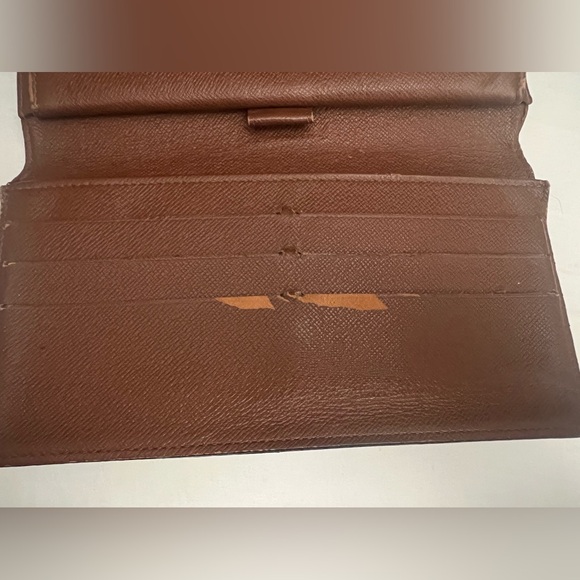 Authentic LV wallet - Picture 11 of 16